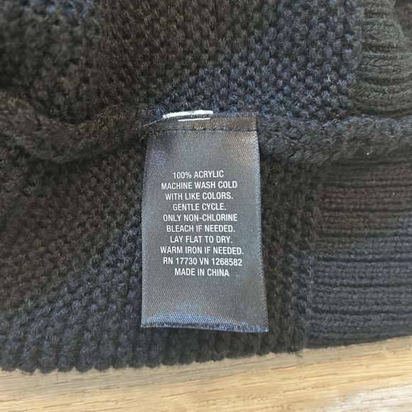 Women’s Sweater With Shoulder Cutouts - Picture 4 of 5